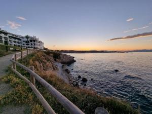 Apartamento con terraza vista al mar y piscina a 50m de la playa - HISP-236-152
