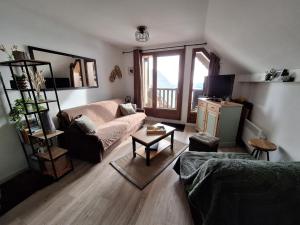 Appartement Montagne à Super-Besse, Parking, 5 Couchages - FR-1-814-189