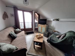 Appartement Montagne à Super-Besse, Parking, 5 Couchages - FR-1-814-189