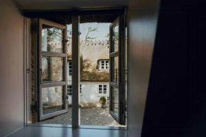 Charming And Historic Horse Farm From The 1700S