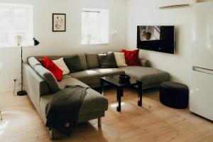 Charming And Historic Horse Farm From The 1700S