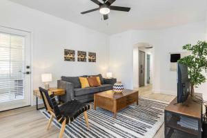 2BR CozySuites at Kierland Commons with pool #06