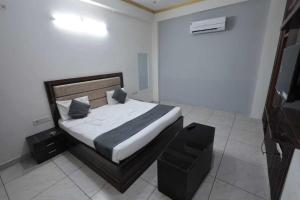 Collection O Agra Kalindi Vihar Formerly Hotel Taj