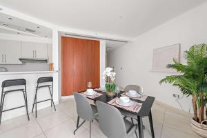 Silkhaus Vacation Homes Modern Studio in Central Park Tower DIFC