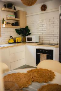 Surf Shack in Iconic Rainbow Bay - Coolangatta QLD (pet friendly)