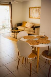 Surf Shack in Iconic Rainbow Bay - Coolangatta QLD (pet friendly)