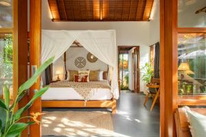 2BR Tropical Pool Villa Near Pererenan Beach