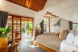 2BR Tropical Pool Villa Near Pererenan Beach