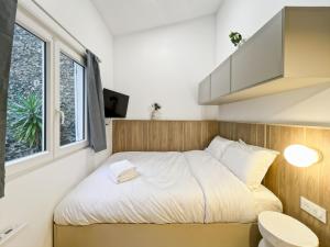 Convenient studio inside Paris near Metro and stores