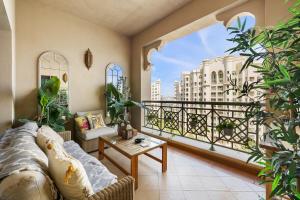 Renovated 2 Br in Golden Mile 5 Near Nakheel Mall