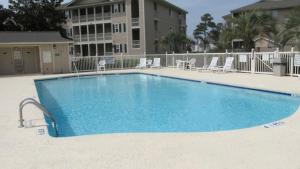 Tilghman Shores A4 2BR End Unit • Screened Porch • Close to Beach