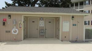 Tilghman Shores A4 2BR End Unit • Screened Porch • Close to Beach