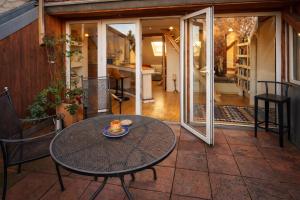 Romantisches Dach-Loft im Zentrum mit Terasse I 100qm I Self Checkin