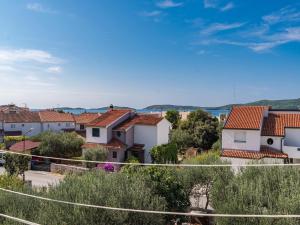 Apartment in Brodarica near Beach Gaj