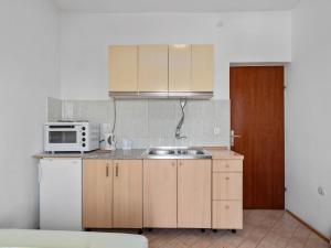 Apartment in Brodarica near Beach Gaj