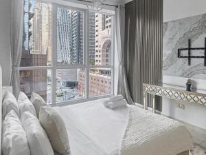 Cozy 2BR l Marina l Steps to Beach l Balcony l Pool