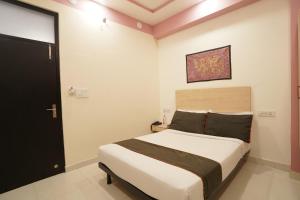 Hotel Grand Capitol Near Railway Station