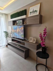 Modern 2BR-3 Mins Walking Distance to BTS Thonglor