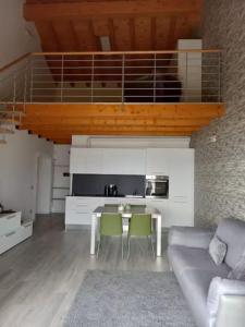 Luxury Lakeview Loft