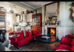 4 Bed, Georgian House in central-Lon