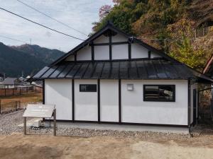 Guesthouse & BAR 2nd Inaka AWAY