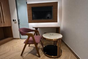 JMD Shalimar Grand with Free Airport Pickup & Drop