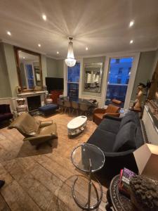 4 Bed, Georgian House in central-Lon