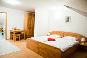 2 star pensione Turisticna kmetija Pri Malnarjevih Postumia Slovenia