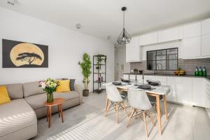 Lumina I Premium 3BR Apartment with Private Garden I Parking