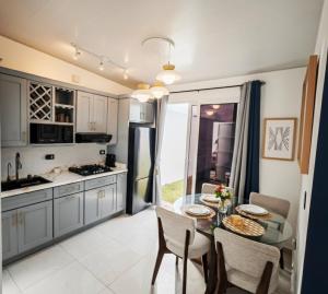 Casa Brisa Volcanica - Residencial Nueva San Miguel with AC