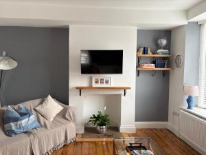 FRESH Flat in Town Centre - Leek