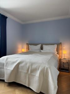 CLS Moderne City-Wohnung Hamburg Tiefgarage, Klimaanlage, Free-TV, 65 Zoll Smart-TV, E-Laden, Balkon, Parken, Nespresso Maschine inklusive Kapseln, Blick über Hamburg, Cafe im Haus, Bus gegenüber, Flex Check In