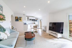 Charming 2 Bedroom Sea View 100m from Monaco