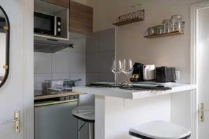 Dify Dugas Montbel - Peninsula