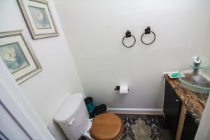 2320 Main - 3 Bd 1,5 Ba Glorious & Convenient DC 30 min metro