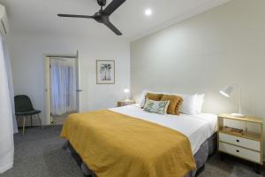 Ba Nahan Ochre - Stylish Space, close to the Beach - Half Duplex