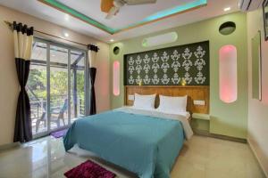 Lifeline Villas - Marvel Valley View 5Bhk With Private Pool,Surrounded by strawberry farms