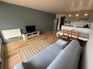 Plage et centre à 100m avec balcon et parking privé 4 pers