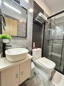 The comfort executive loft three bedroom apartment with amazing breathtaking city views , swimming pool ,gym ,private ample parking space with designated child playground area