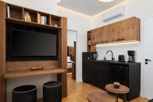 Voukourestiou Signature Suite