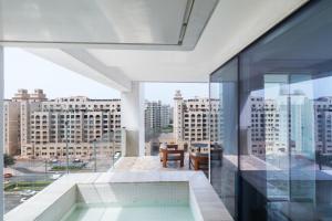 Luxury 3BDR Apartment, Pool & Beach Access