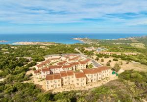 ISA-Residence with swimming-pool in Isola Rossa, apartments with air conditioning and private outdoor area