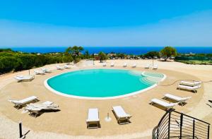 ISA-Residence with swimming-pool in Isola Rossa, apartments with air conditioning and private outdoor area