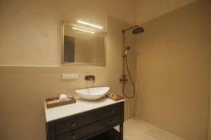 SADRI HAVELI - Heritage Stay by the Lake