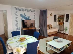 SANARY - Zone piétonne - CLIM - 2 chambres 4 à 6 personnes - WIFI