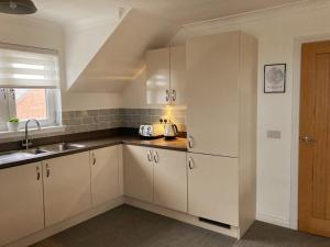 Modern 2 Bed Coastal Apartment