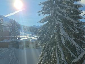 Arcs 1800 center Le Charvet skis aux pieds on your feet