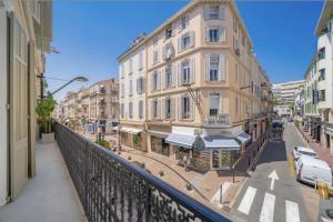 106 ANTIBES - Luxurious 4-bedroom apartment Rue dAntibes