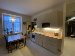 Cozy two-bedroom apartment close to the city center