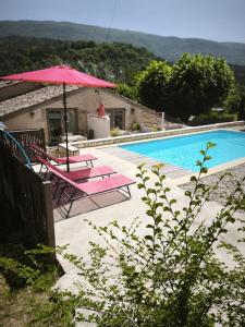 Gite de la Méouge, Domaine de la Méouge, piscine et accès direct rivière